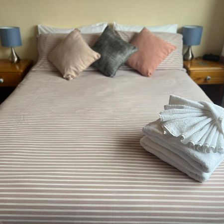 An Escape For 2: Near A Castle Island In Scotland Apartment Kinross Bagian luar foto